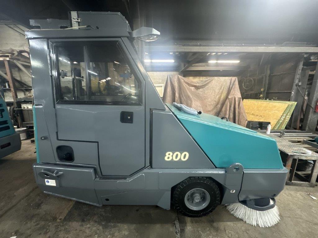 Refurbished Tennant 800 | 66" Ride-On Diesel Sweeper