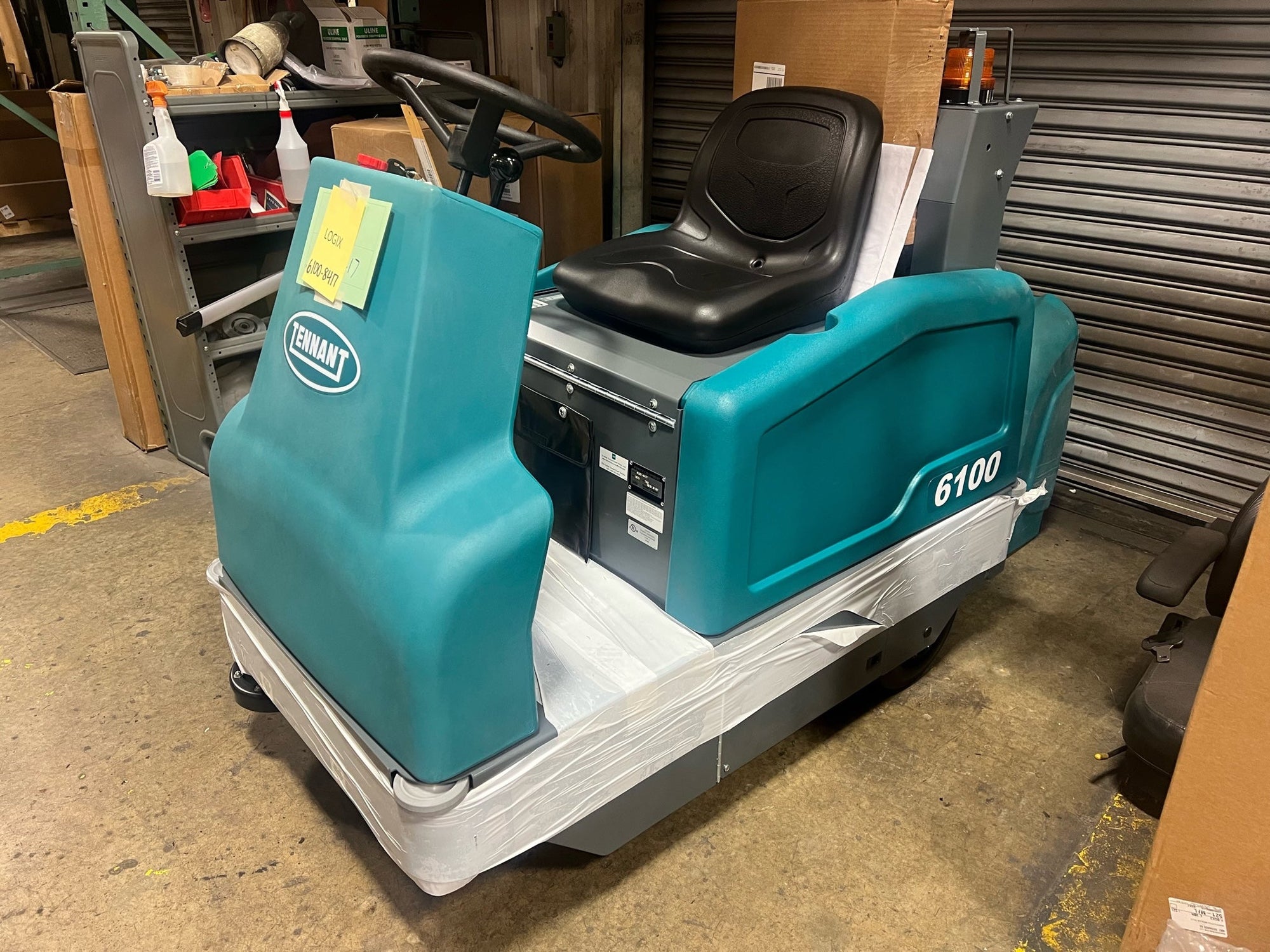 Tennant 6100 | 30" Ride-On Floor Sweeper, Battery